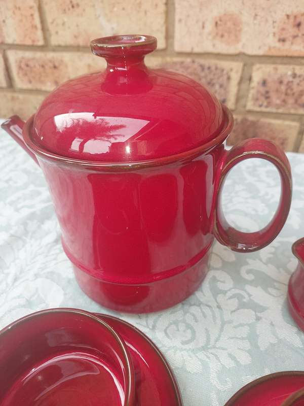 AN ART DECOR VINTAGE RED COFFEE SET 15 PIECE BY CERAMICA  D'ARTE ITALY