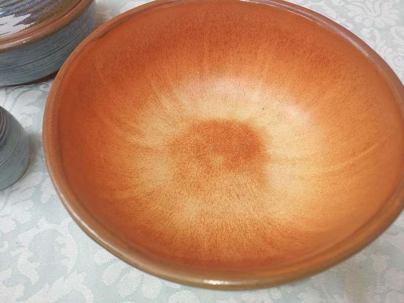 A VINTAGE 8 PIECE CERAMIC GLAZED BAKED SOUP SERVING  SET SOLD AS IS