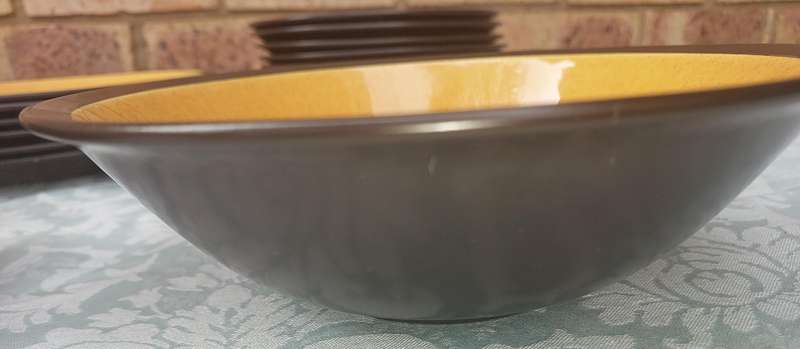 A 31 PIECE CERAMIC BROWN WITH YELLOW DINNER SET SOLD AS IS