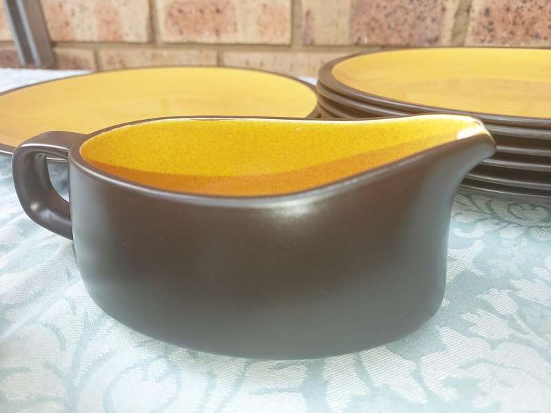 A 31 PIECE CERAMIC BROWN WITH YELLOW DINNER SET SOLD AS IS