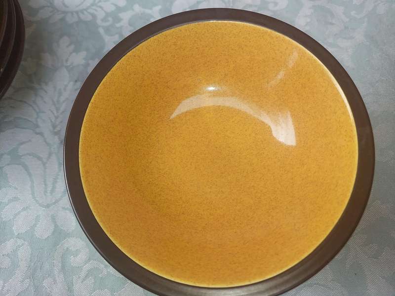 A 31 PIECE CERAMIC BROWN WITH YELLOW DINNER SET SOLD AS IS