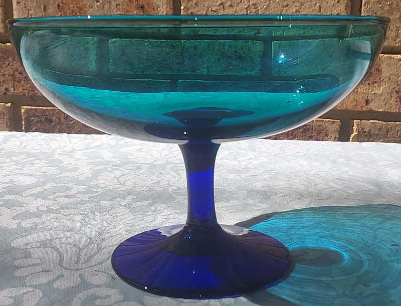A VINTAGE ART DECOR EXTRA LARGE ICE CREAM COBOLT GREEN AND BLUE FOOTED GLASS BOWL SOLD AS IS