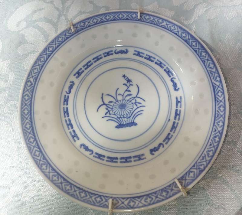 Chinese Vintage Jiangxi () Jingdezhen Blue and White Porcelain Rice Pattern Floral Serving Plate