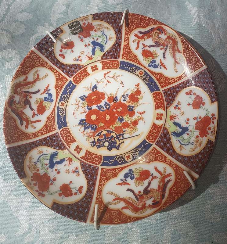 A CERTIFIED VINTAGE COLLECTORS  IMARI JAPAN PLATE PLAQUE SOLD AS IS