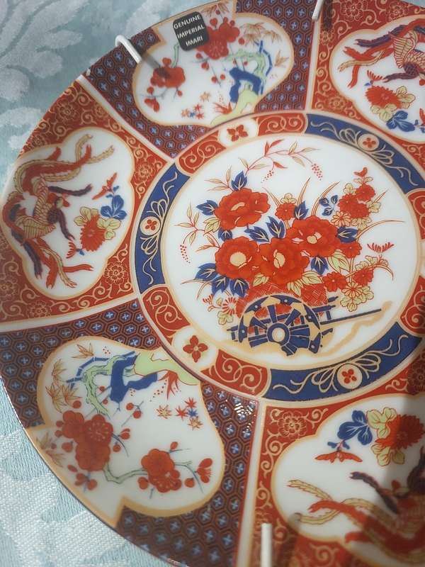 A CERTIFIED VINTAGE COLLECTORS  IMARI JAPAN PLATE PLAQUE SOLD AS IS
