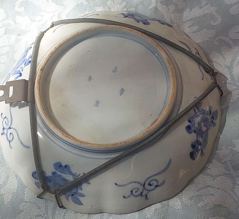 AN IMARI VINTAGE PORCELAIN BOWL PLAQUE JAPAN SOLD AS IS