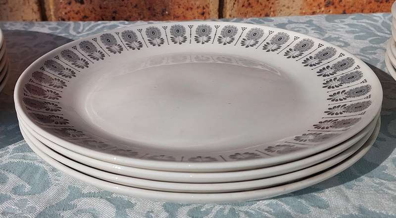 A VINTAGE PORCELAIN FINE CONSTANTIA DINNER PLATE SET SABS STAMPED SOLD AS IS