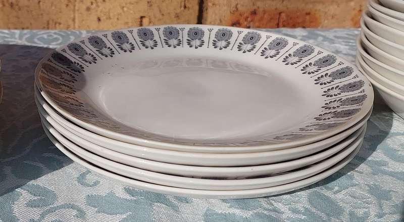 A VINTAGE PORCELAIN FINE CONSTANTIA DINNER PLATE SET SABS STAMPED SOLD AS IS