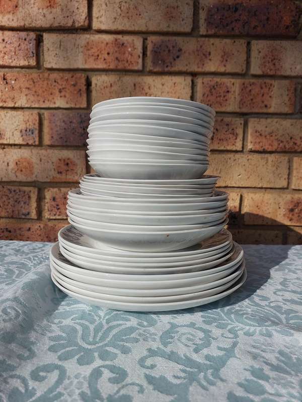 A VINTAGE PORCELAIN FINE CONSTANTIA DINNER PLATE SET SABS STAMPED SOLD AS IS