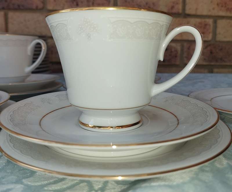 A vintage legendary Sri Lankan Parisian lace Noritake set sold as is