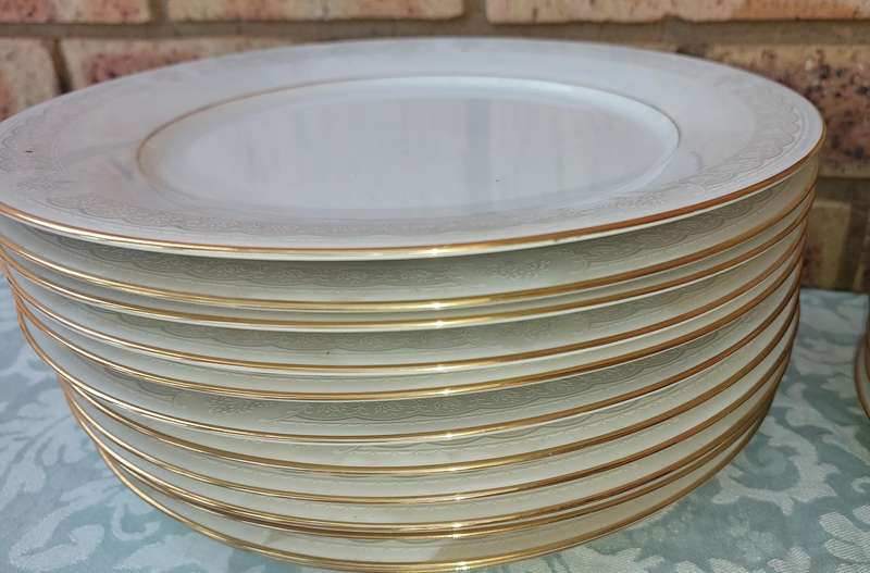 A vintage legendary Sri Lankan Parisian lace Noritake set sold as is