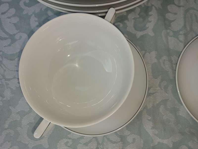A VINTAGE 47 PIECE WHITE PORCELAIN SET MADE BY ARZBERG GERMANY SOLD AS IS