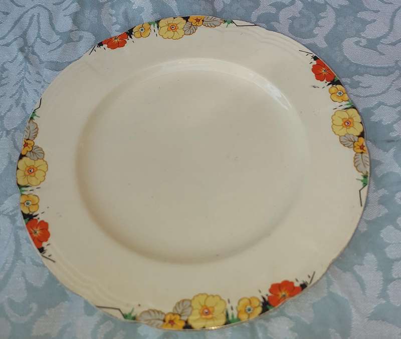A RARE COLLECTION OF 3 ALFRED MEAKIN ENGLAND ROYAL MARIGOLD RAYMOND CAKE PLATES SOLD AS IS