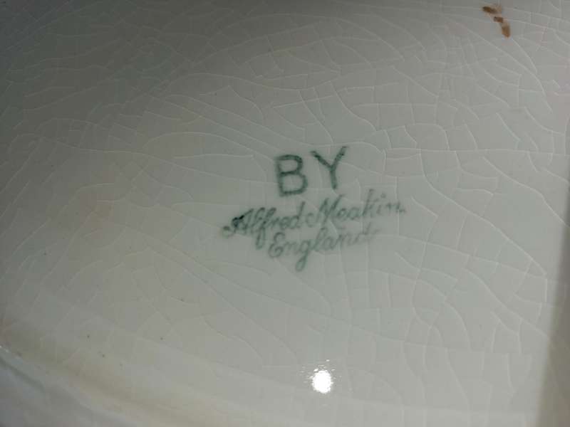 A VINTAGE COLLECTION OF 5 ALFRED MEAKIN PLATES AND A PLATTER SOLD AS IS