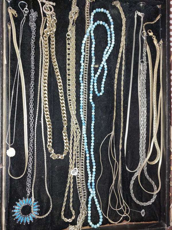 A BULK JOBLOT COLLECTION COSTUME NECKLACES SOLD AS IS