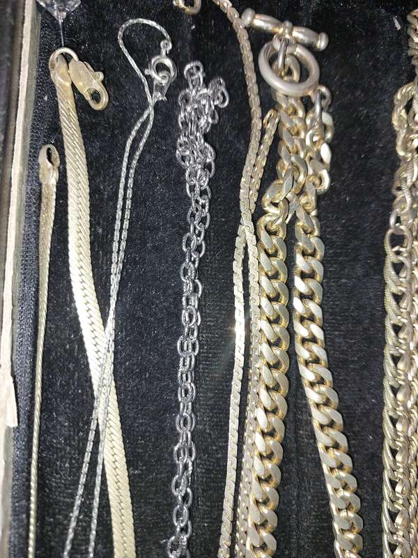 A BULK JOBLOT COLLECTION COSTUME NECKLACES SOLD AS IS
