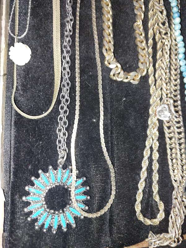 A BULK JOBLOT COLLECTION COSTUME NECKLACES SOLD AS IS