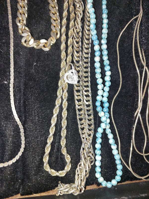 A BULK JOBLOT COLLECTION COSTUME NECKLACES SOLD AS IS