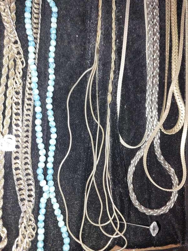 A BULK JOBLOT COLLECTION COSTUME NECKLACES SOLD AS IS