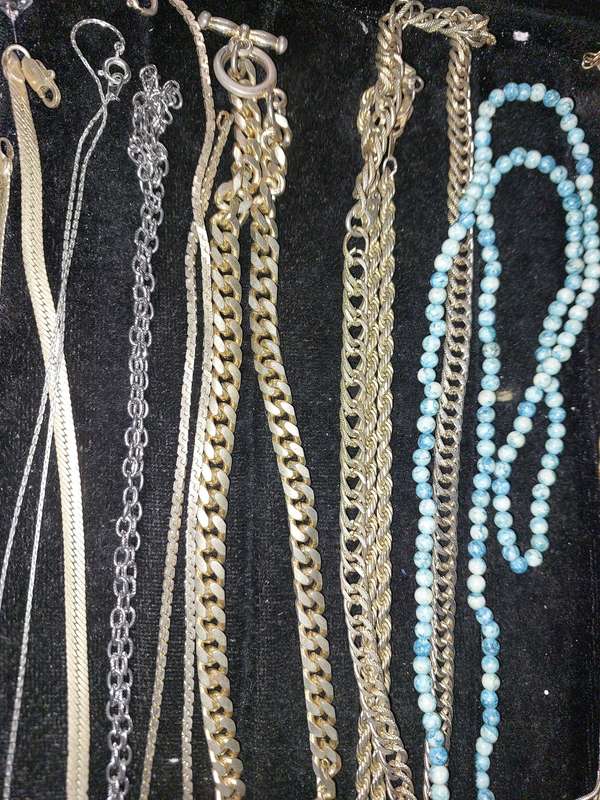 A BULK JOBLOT COLLECTION COSTUME NECKLACES SOLD AS IS