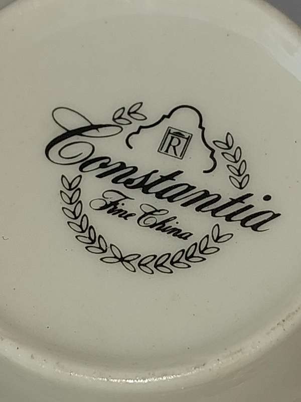 A MIXED COLLECTION OF PORCELAIN CROCKERY SOLD AS IS