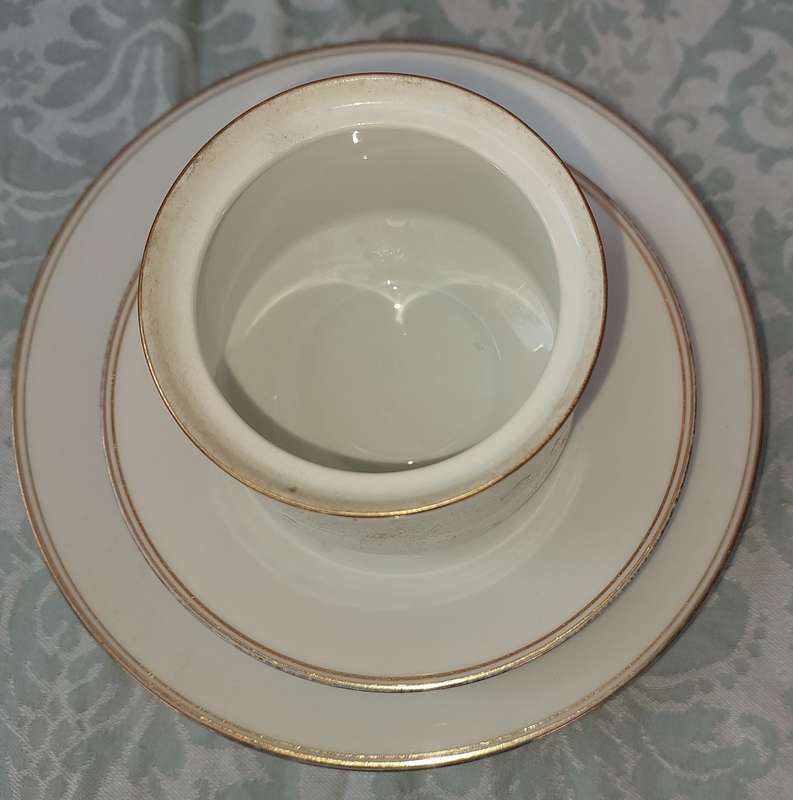 A VINTAGE COLLECTION OF 7 ROYAL CERAMICS RC JAPAN PORCELAIN PLATES AND SIDE PLATES SOLD AS IS