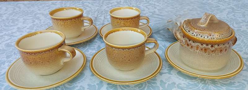Vintage Mikasa Japan Natures Song C1050 Tea Cups & Saucer Frothy Beige Glaze
