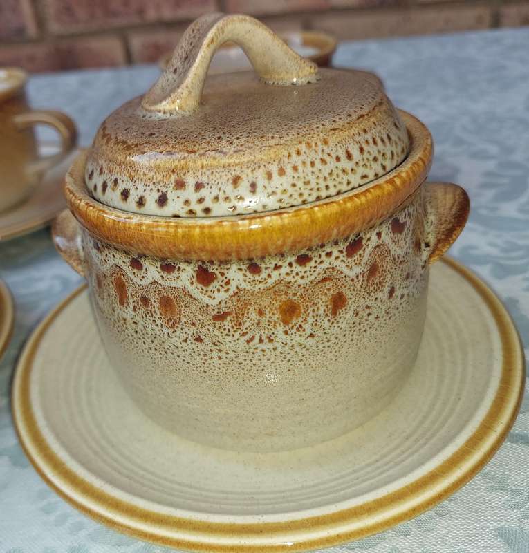 Vintage Mikasa Japan Natures Song C1050 Tea Cups & Saucer Frothy Beige Glaze