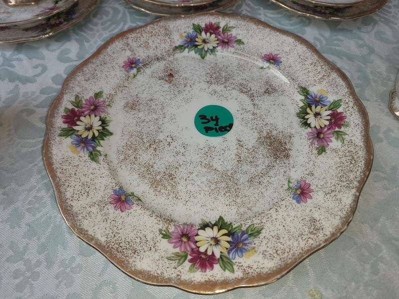 AVINTAGE 34 PIECE DEODORA TEASET FINE CHINA HAND PAINTED SOLD AS IS