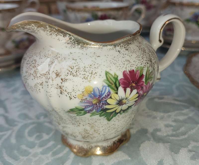 AVINTAGE 34 PIECE DEODORA TEASET FINE CHINA HAND PAINTED SOLD AS IS