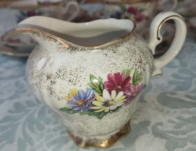 AVINTAGE 34 PIECE DEODORA TEASET FINE CHINA HAND PAINTED SOLD AS IS