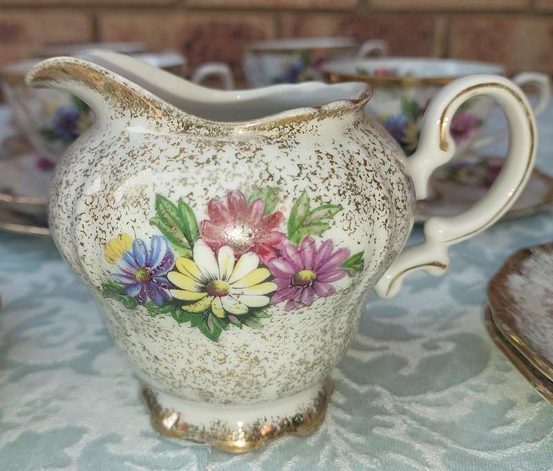AVINTAGE 34 PIECE DEODORA TEASET FINE CHINA HAND PAINTED SOLD AS IS