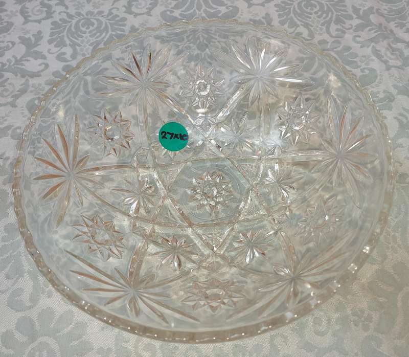 A COLLECTION OF ART DECOR GLASS SERVING UTENSILS SOLD AS IS
