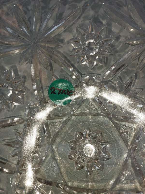A COLLECTION OF ART DECOR GLASS SERVING UTENSILS SOLD AS IS