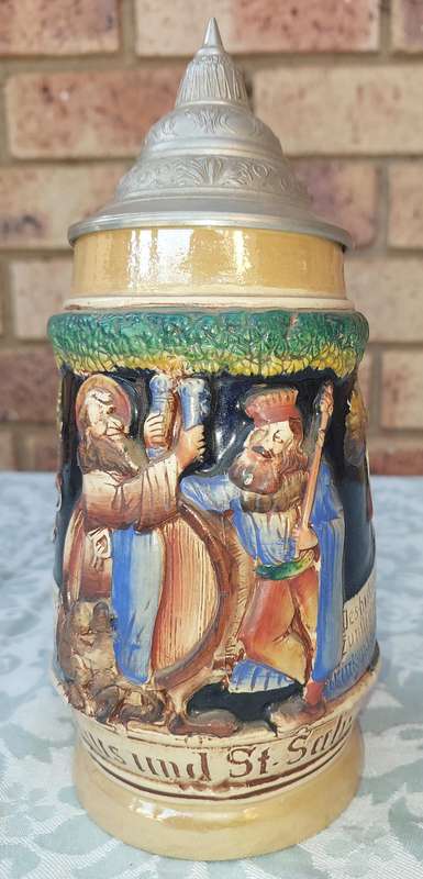 A VINTAGE ORIGINAL KING 375 ML WEST GERMANY BEER STEIN SOLD AS IS