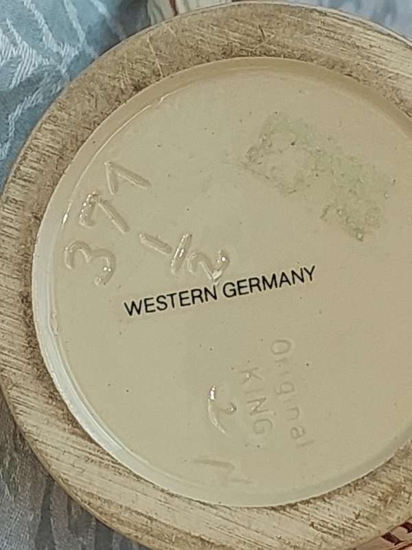 A VINTAGE ORIGINAL KING 375 ML WEST GERMANY BEER STEIN SOLD AS IS