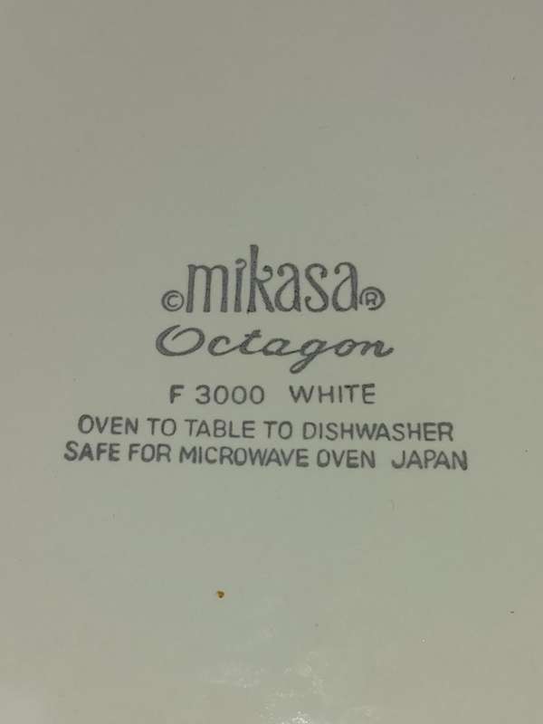 Mikasa Continental White F3000 Soup Tureen with Slotted Lid
