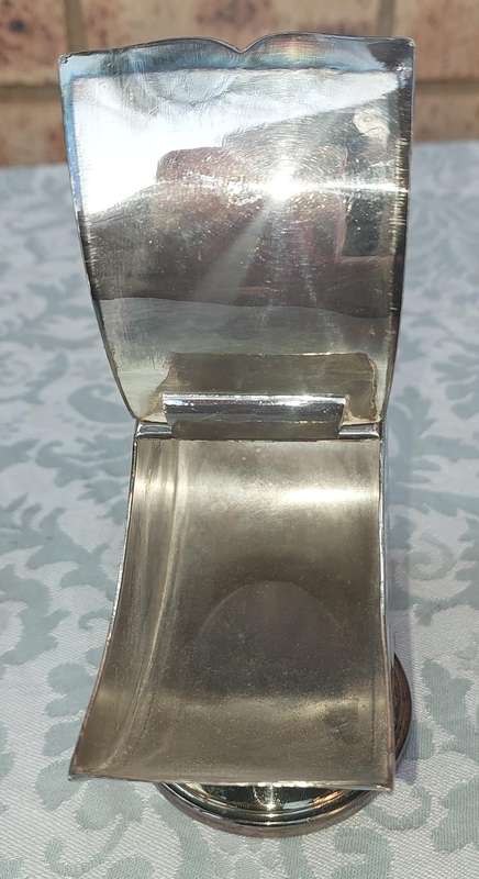 AN ORNATE SILVER PLATE SUGAR SCUTTLE MADE IN SHEFFIELD ENGLAND