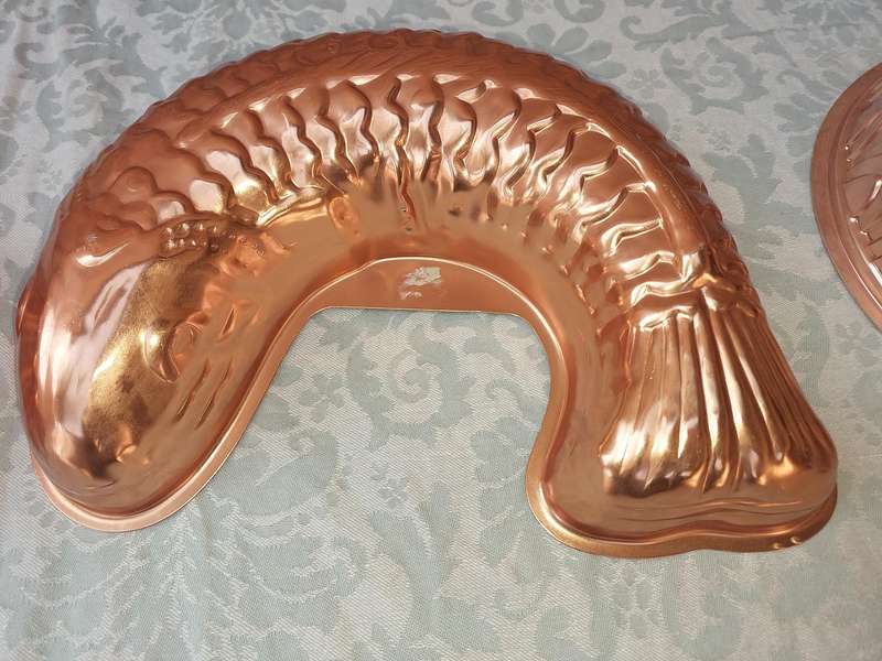 A COLLECTION OIF COPPER BAKING DISHES SOLD AS IS