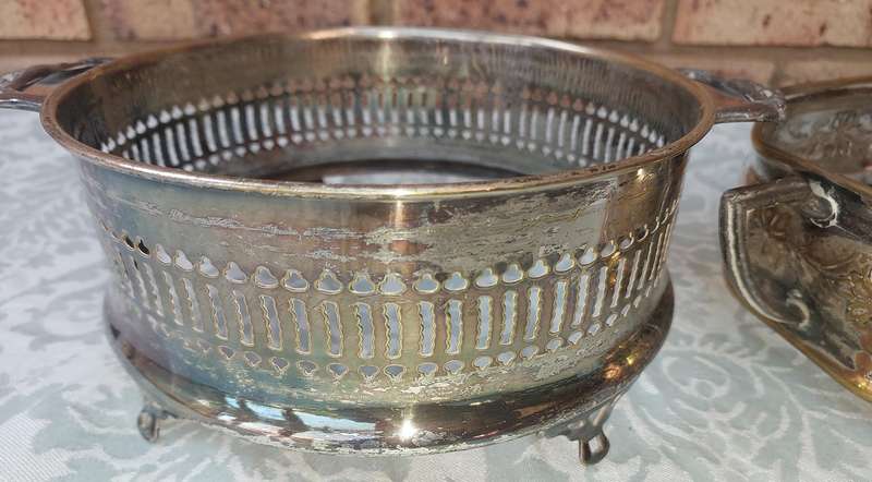A COLLECTION OF VINTAGE SILVER PLATED CADDY BASKETS SOLD AS IS