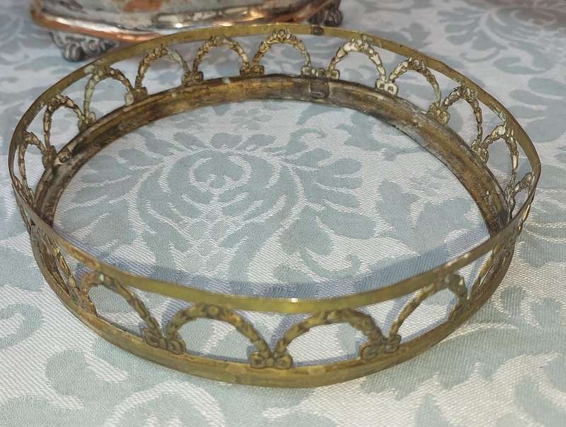 A COLLECTION OF VINTAGE SILVER PLATED CADDY BASKETS SOLD AS IS