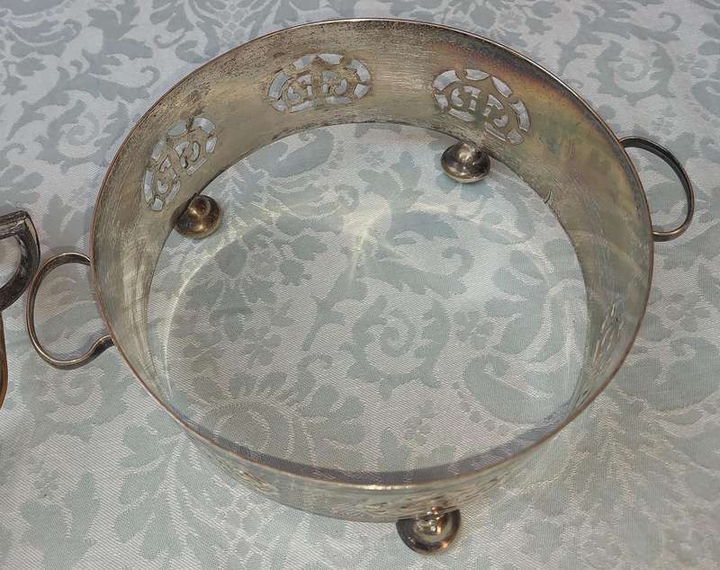 A COLLECTION OF VINTAGE SILVER PLATED CADDY BASKETS SOLD AS IS