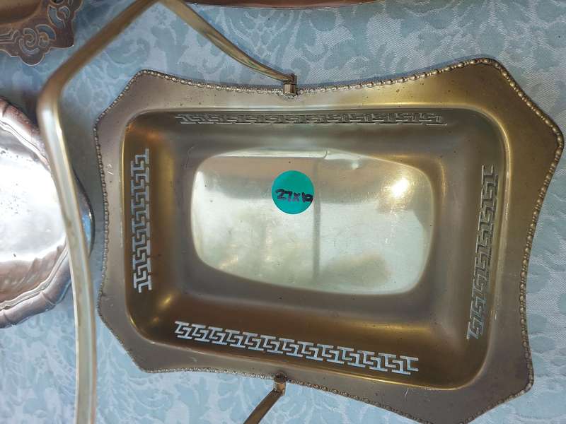 A VINTAGE COLLECTION OF KTCHENALIA UTENSILS SOLD AS IS