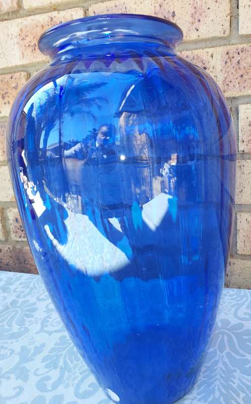 A LARGE ARCTIC BLUE VASE SOLD AS IS