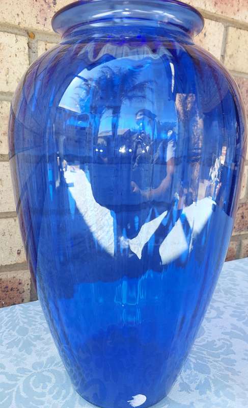 A LARGE ARCTIC BLUE VASE SOLD AS IS