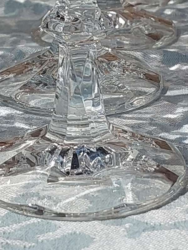 A SET OF 12 CRYSTAL WINE GLASSES WITH STEMS SOLD AS IS