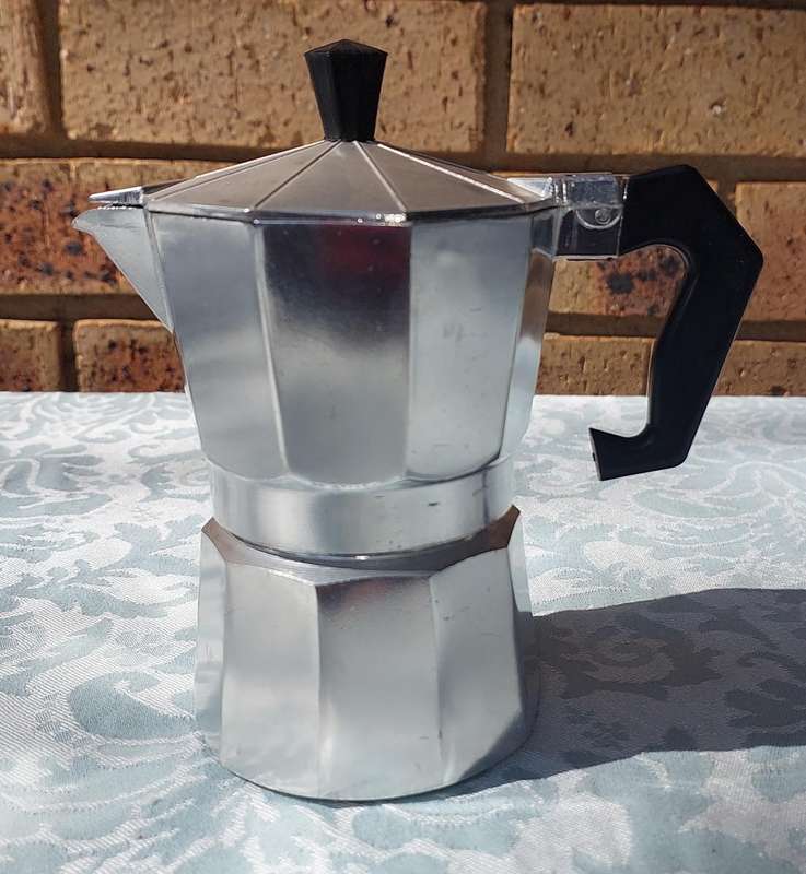 A VINTAGE ALUMINIUM ITALIAN EXPRESSO COFFEE MAKER SOLD AS IS