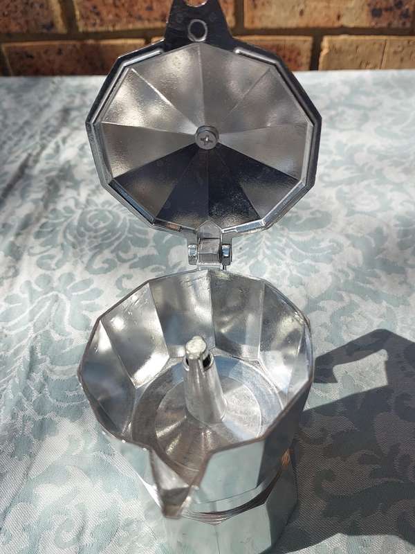 A VINTAGE ALUMINIUM ITALIAN EXPRESSO COFFEE MAKER SOLD AS IS