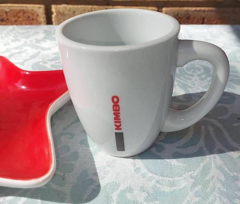A COLLECTION OF PORCELAIN SERVING PLATTERS AND A COFFEE MUG SOLD AS IS