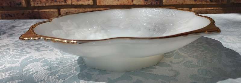 AN ART DECOR FROSTED WHITE WITH GOD TRIM SERVING PLATTER SOLD AS IS